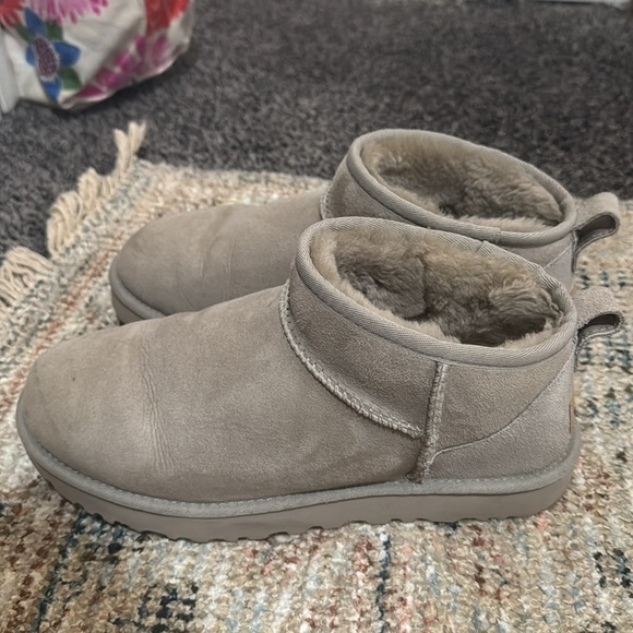 Ugg Minis - Picture 4 of 6